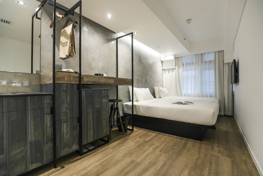 Hotel Hart Room Type - Premier Queen Room