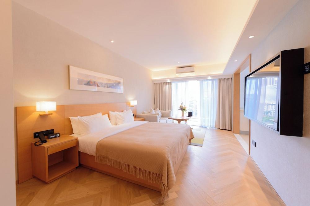 Yuwa Hotel Room Type - Deluxe King