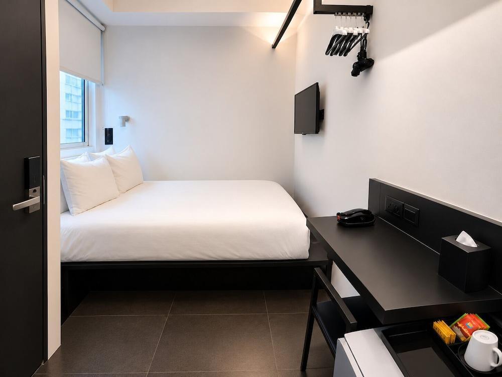 Hotel Mono Room Type - Small Double Room