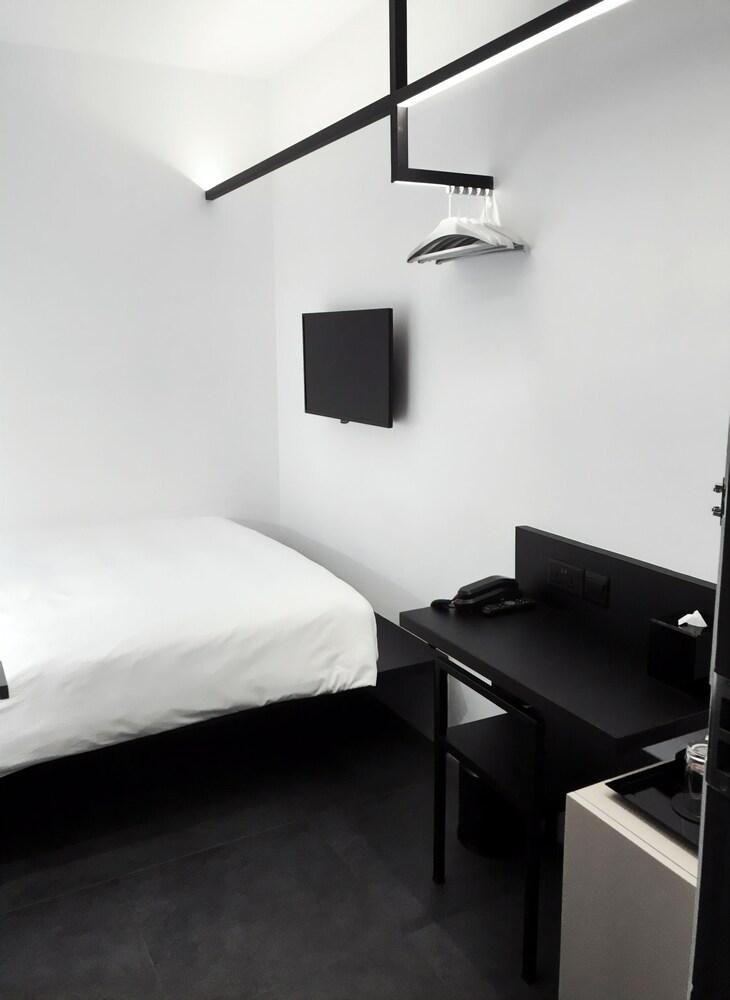 Hotel Mono Room Type - Small Double Room
