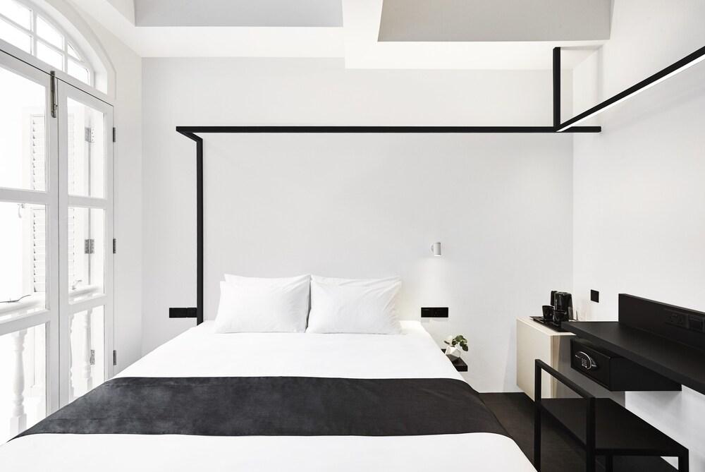 Hotel Mono Room Type - Deluxe Double