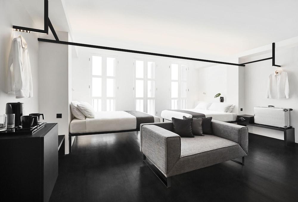 Hotel Mono Room Type - Family Plus
