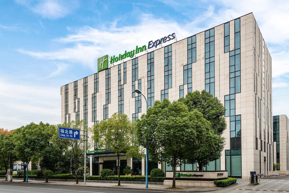 Holiday Inn Express Shanghai Gongkang - Tap to explore photos