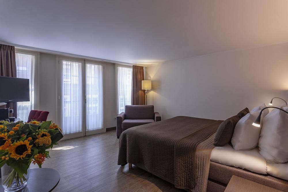 Hotel Avenue Room Type - Deluxe Suite, 1 King Bed