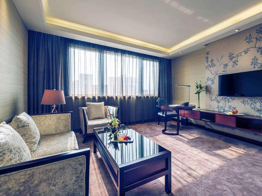 Mercure Shanghai Royalton - Tap to explore photos