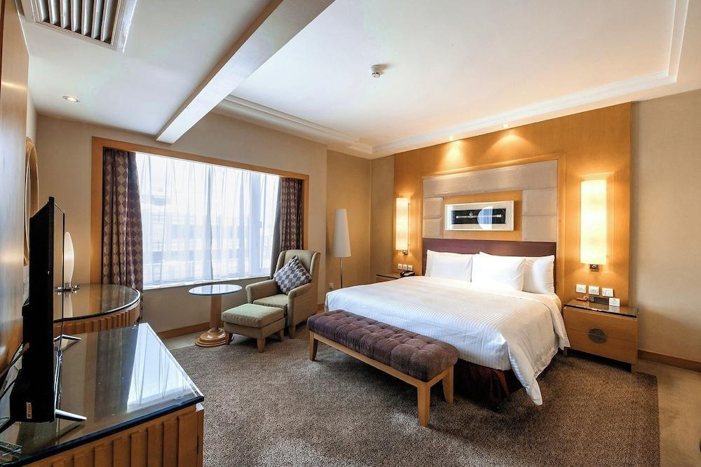 Crowne Plaza Shanghai - Tap to explore photos