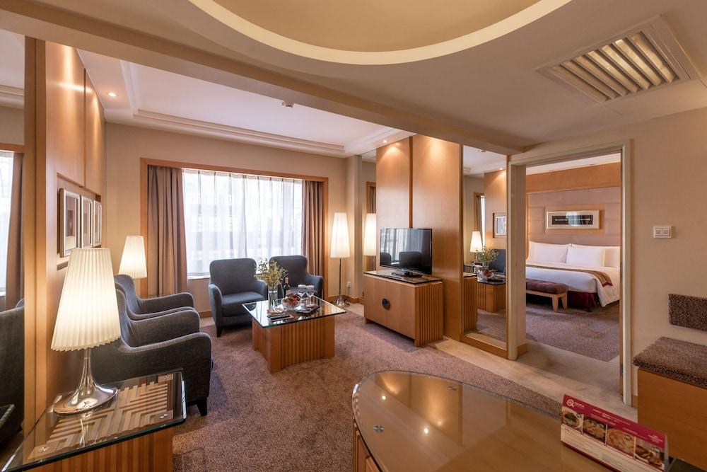 Crowne Plaza Shanghai - Tap to explore photos