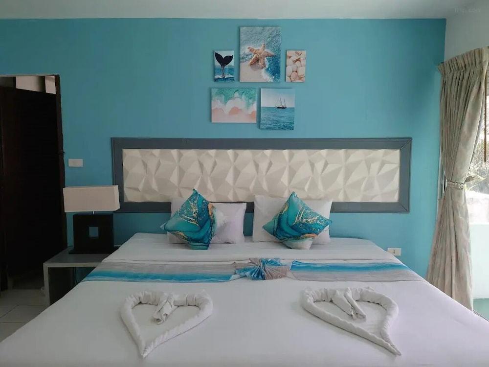 On The Hill Karon Resort Room Type - Superior Beachfront Room