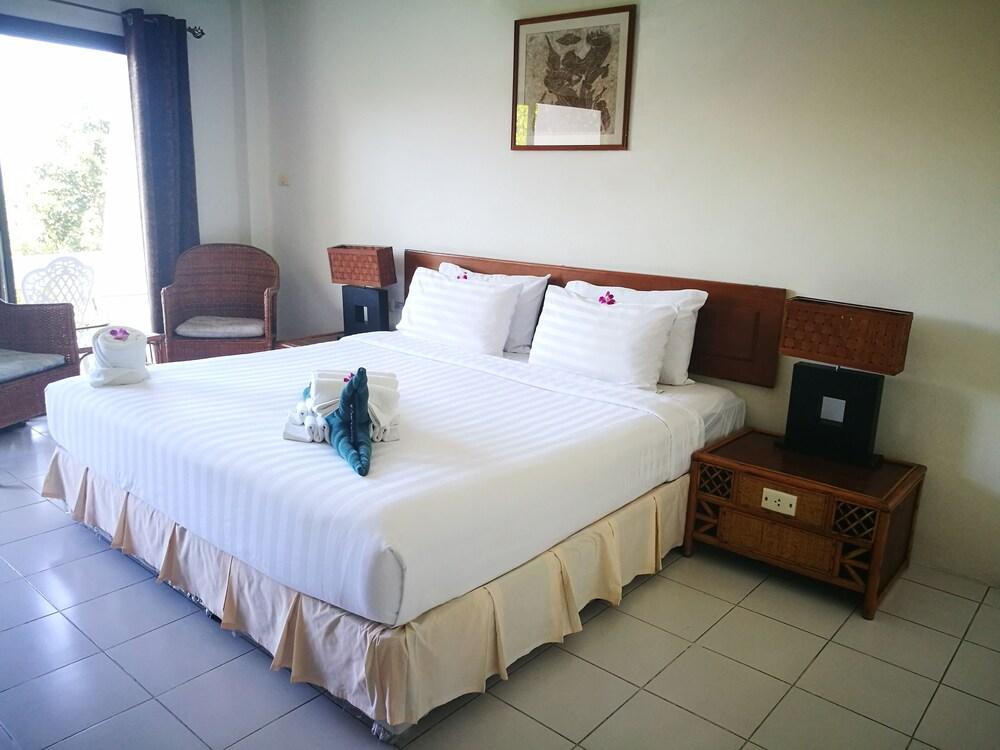 On The Hill Karon Resort Room Type - Pool View Double Room