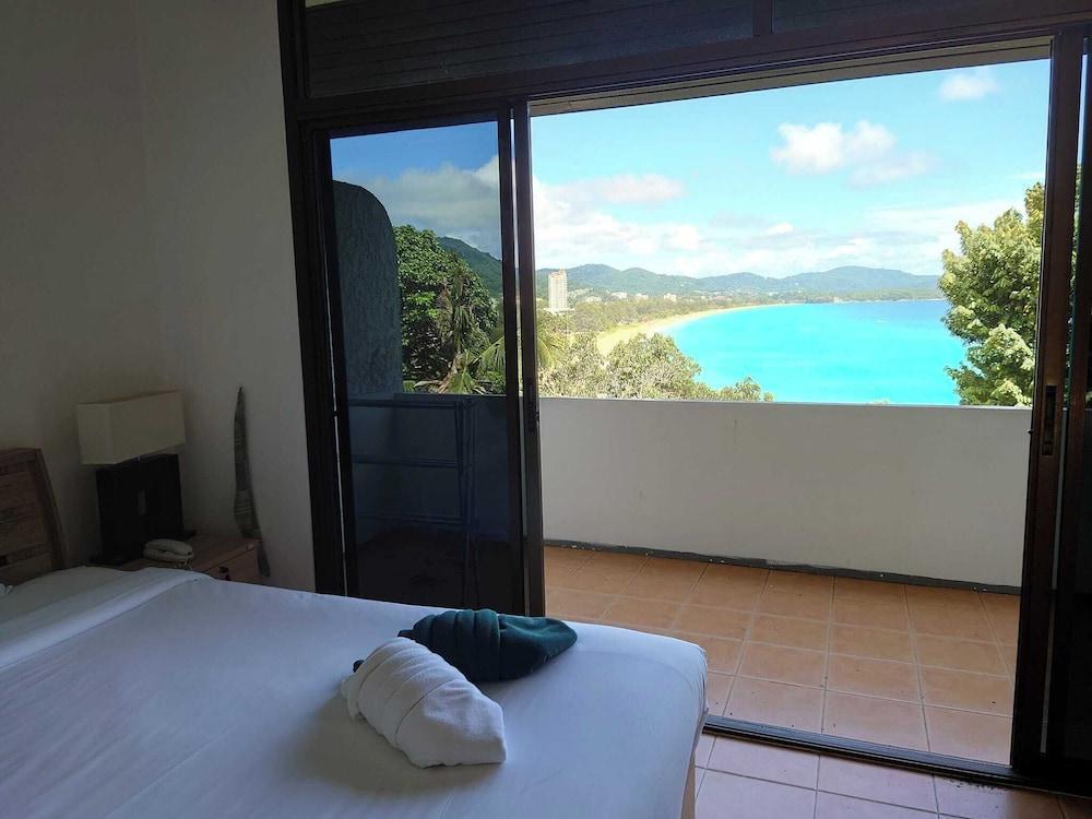 On The Hill Karon Resort Room Type - Deluxe Beachfront Room