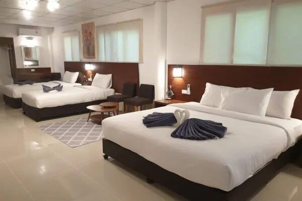 On The Hill Karon Resort Room Type - Family Pool Villa
