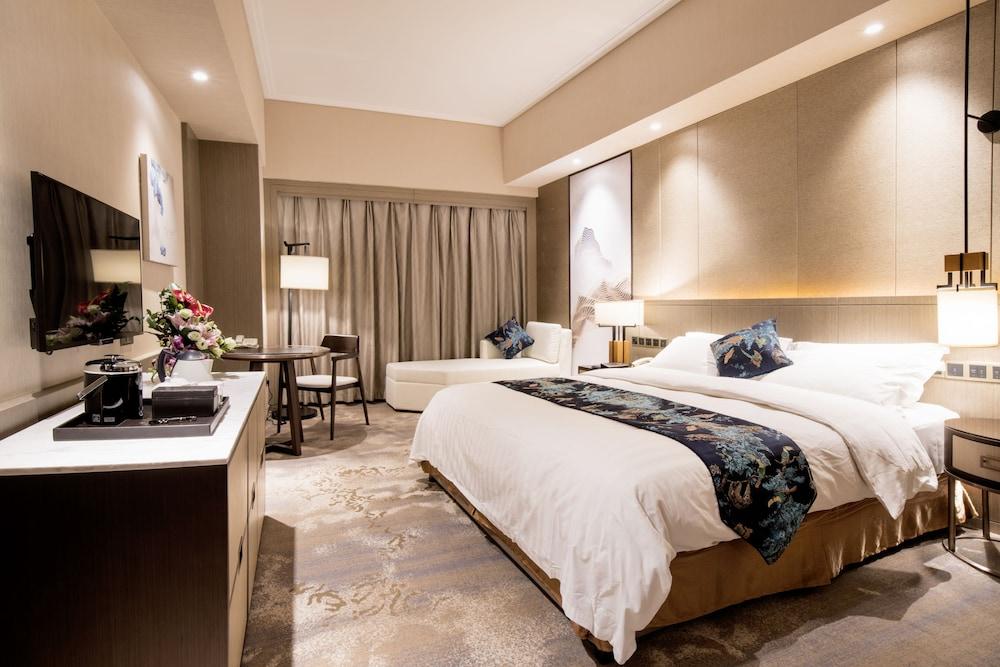 Jin Jiang Pine City Hotel Room Type - Deluxe Double Room