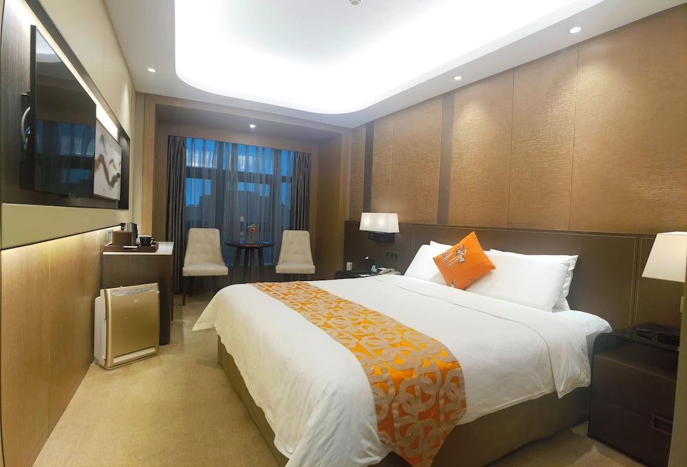 Jin Jiang Pine City Hotel Room Type - Executive Queen Room
