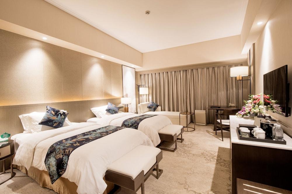 Jin Jiang Pine City Hotel Room Type - Deluxe Twin With View