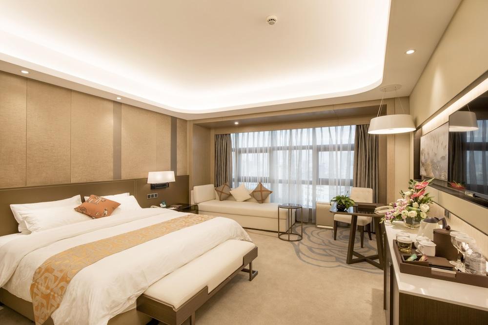 Jin Jiang Pine City Hotel Room Type - Executive King With View