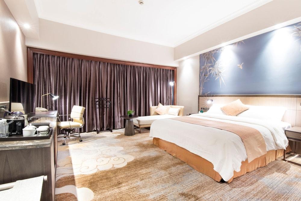 Jin Jiang Pine City Hotel Room Type - Superior Queen With View Jin Jiang Pine City Hotel Room Type - Superior Queen With View
