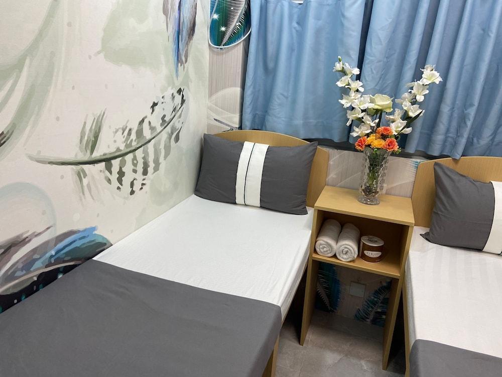 Traveller's Hostel Room Type - 2 Bed Female Dormitory Room