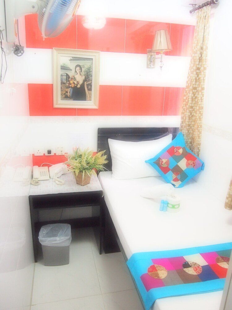 Traveller's Hostel Room Type - Single Room