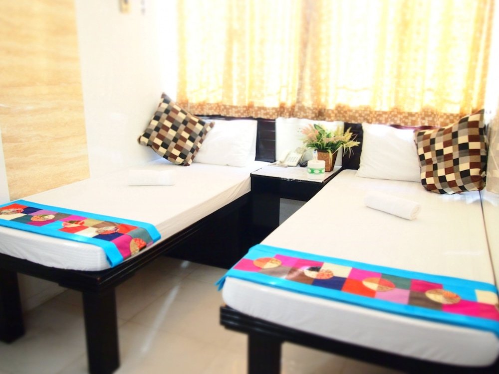 Traveller's Hostel Room Type - Twin Room