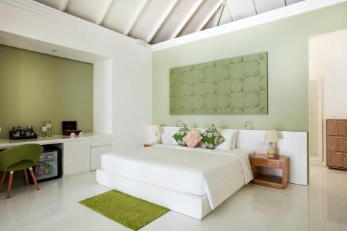 Sun Siyam Olhuveli Room Type - Grand Beach Suite with Pool - 50% Discount on Return Airport transfers and free 45 mins SPA for 2 Ad