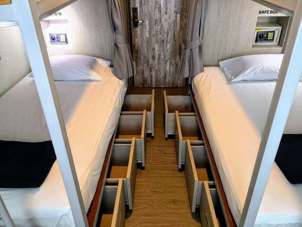 Asleep By Lantana Room Type - Private Quadruple Room with Bunk Beds