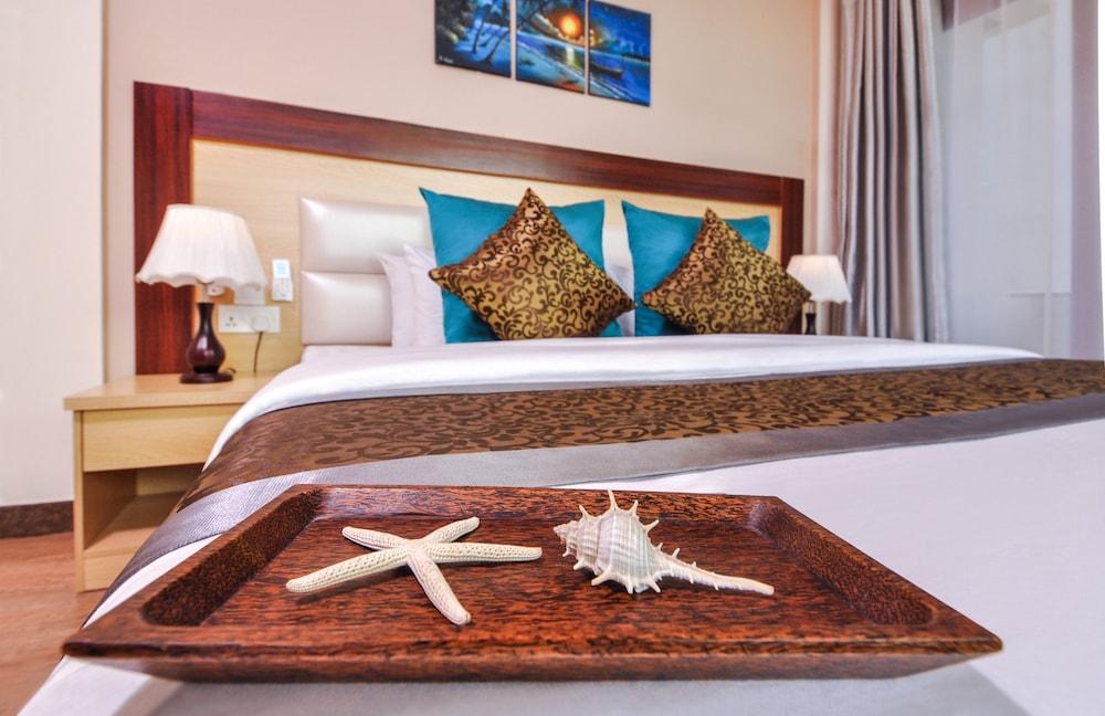 Triton Beach Hotel & Spa Room Type - King Suite with Jacuzzi