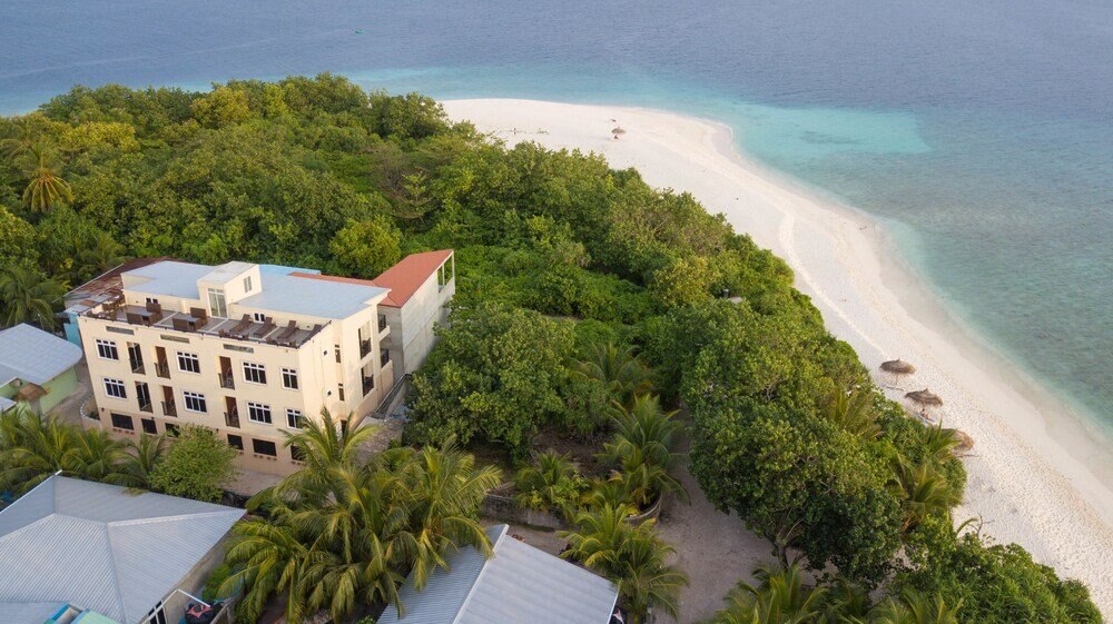 Paguro Beach Inn - Tap to explore photos