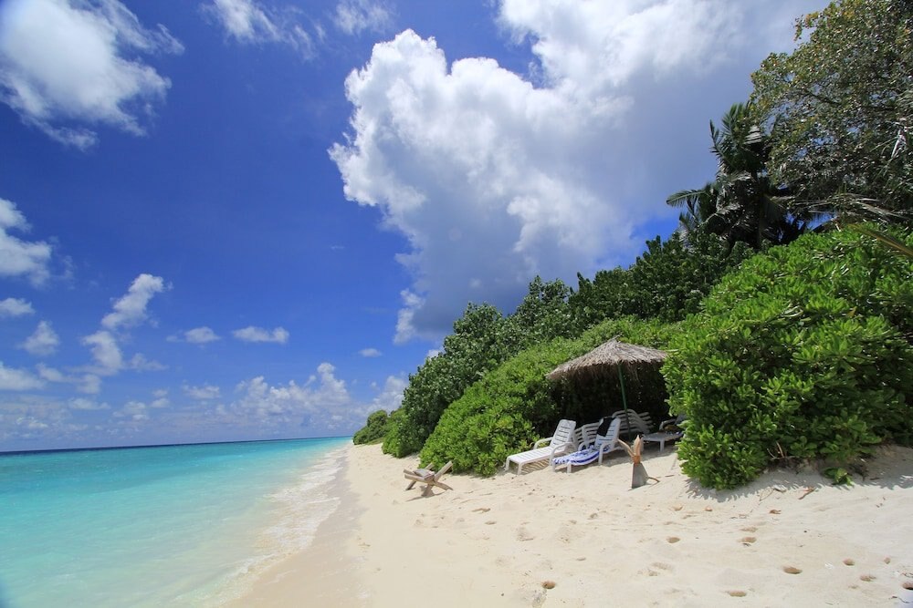Paguro Beach Inn - Tap to explore photos