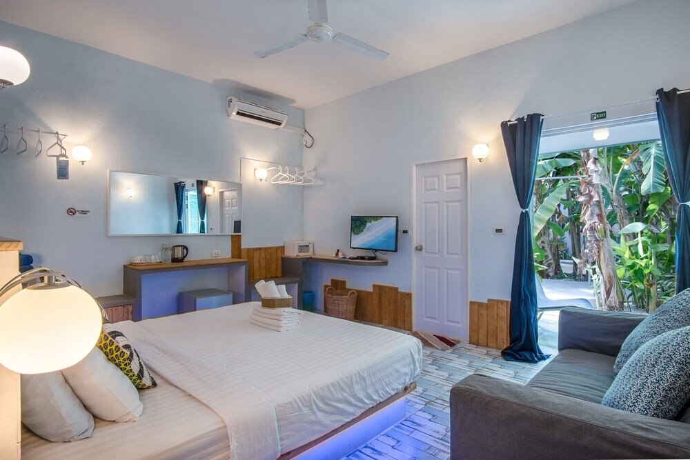 SeaLaVie Inn Room Type - Deluxe King