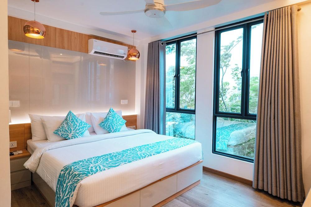 Hotel Star Shell Room Type - Deluxe Double Room, 1 King Bed