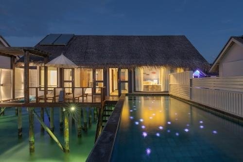 OZEN LIFE MAADHOO - Luxury All Inclusive with Free Transfers - Tap to explore photos