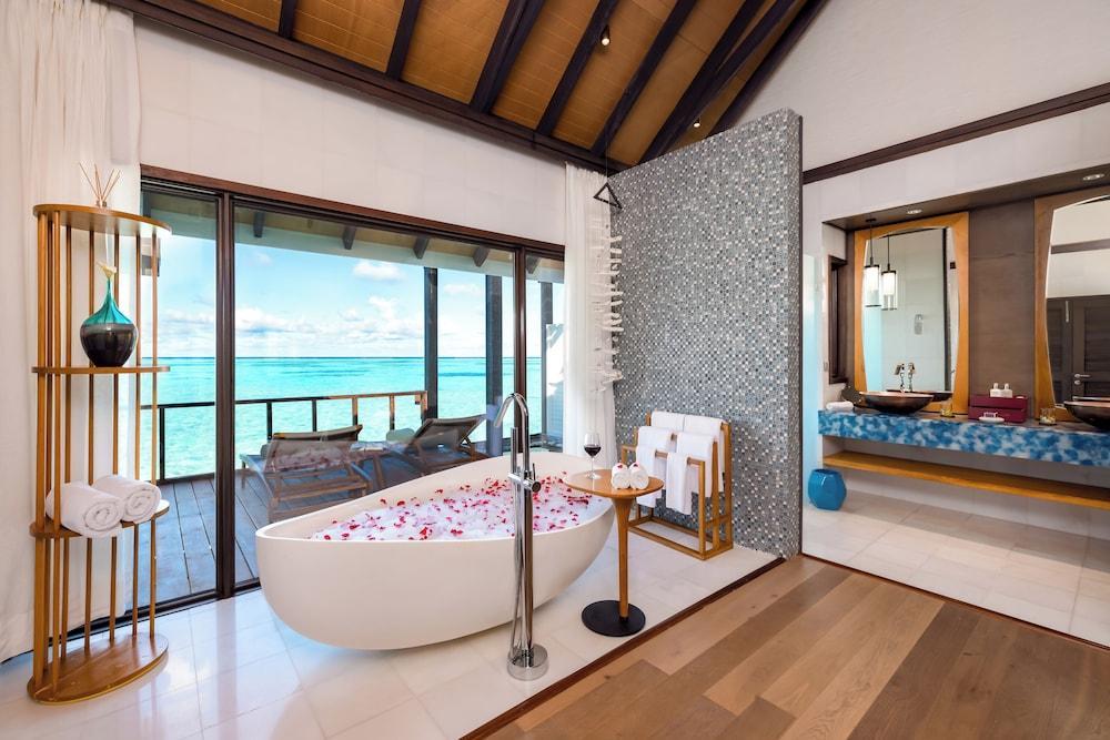 Wind Villa with Jacuzzi and Slide