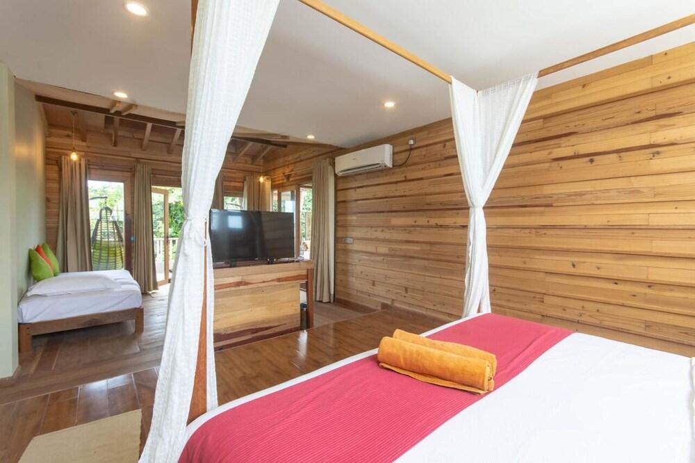 West Sands Room Type - Grand Jacuzzi Suite (20% off on Return Shared Speed Boat transfer from Airport) West Sands Room Type - Grand Jacuzzi Suite (20% off on Return Shared Speed Boat transfer from Airport)