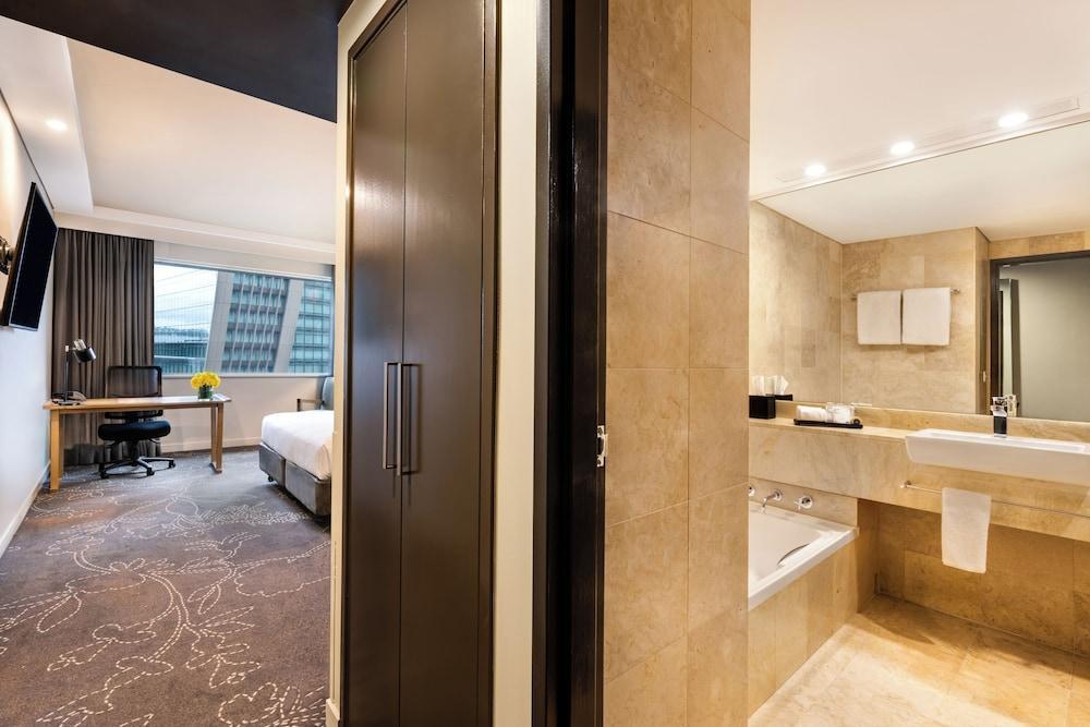 PARKROYAL Darling Harbour Room Type - Deluxe Twin Room