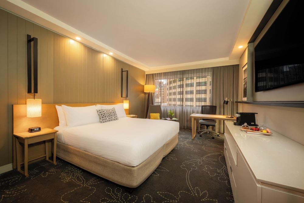 PARKROYAL Darling Harbour Room Type - Premier King
