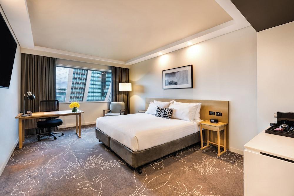 PARKROYAL Darling Harbour Room Type - Superior King