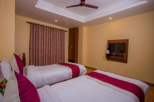 OYO 273 Hotel Rara Palace - Tap to explore photos