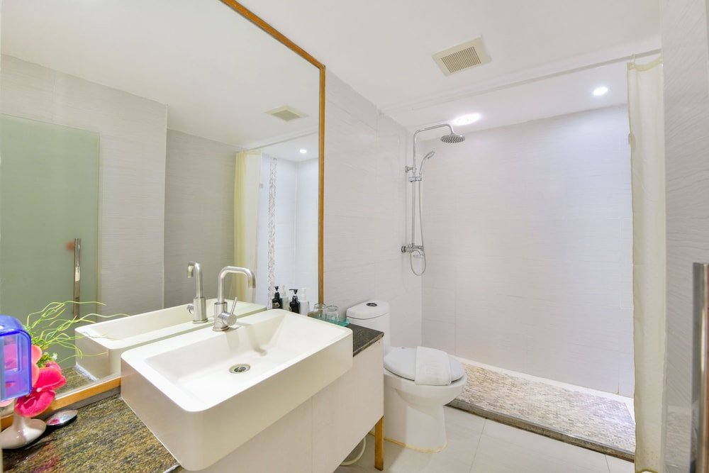 OYO 143 Dday Resotel Pattaya Standard - Tap to explore photos