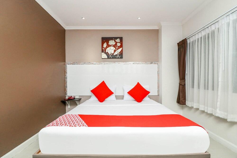 Natural Beach Hotel Pattaya Room Type - Deluxe Double Room