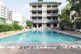 Natural Beach Hotel Pattaya - Tap to explore photos