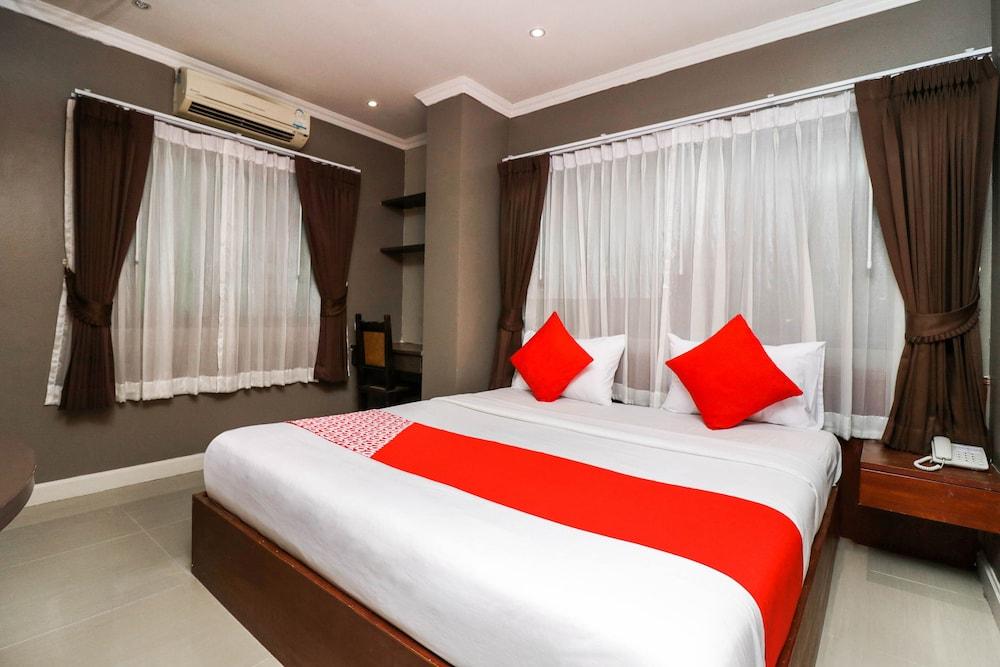 Natural Beach Hotel Pattaya - Tap to explore photos