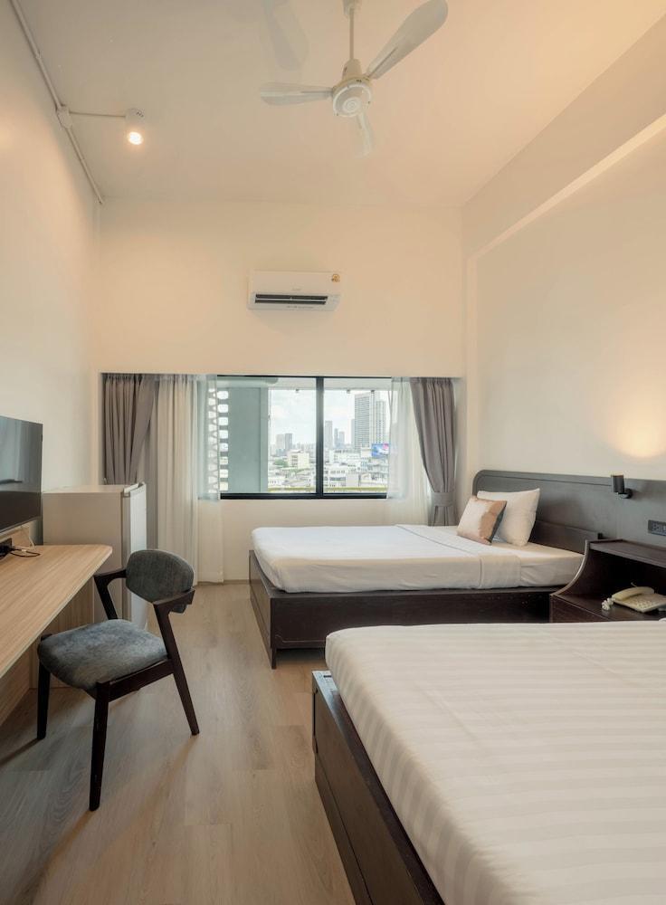 The Krungkasem Srikrung Hotel Room Type - Premier Twin Room with Shower