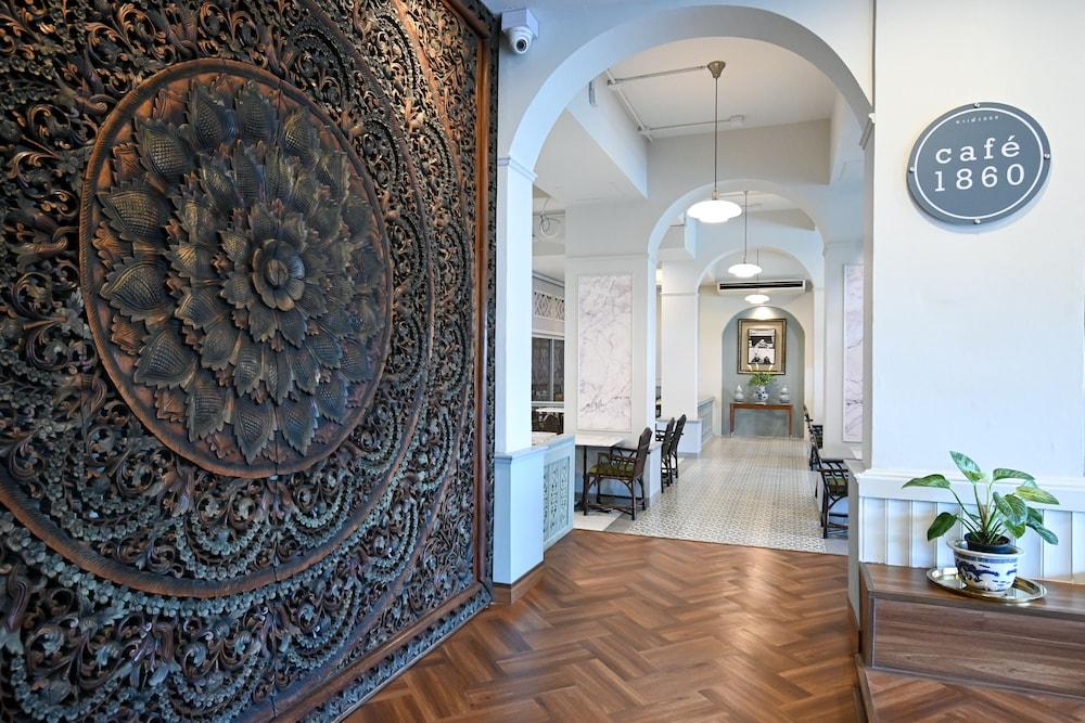 The Krungkasem Srikrung Hotel - Tap to explore photos