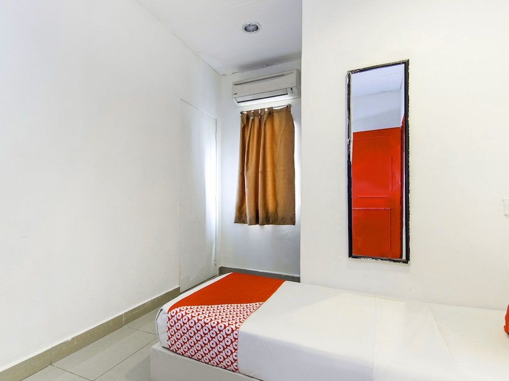 OYO 304 Zero Hour Hotel - Tap to explore photos
