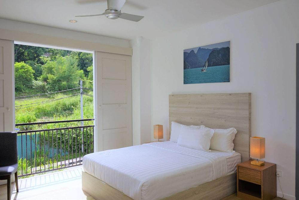 Ramada by Wyndham Langkawi Marina Room Type - 1 Queen Bed, Deluxe Hillview Room, Non-Smoking