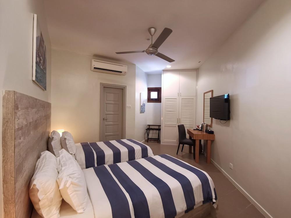 Ramada by Wyndham Langkawi Marina Room Type - 1 Queen Bed, No Window, Non-Smoking