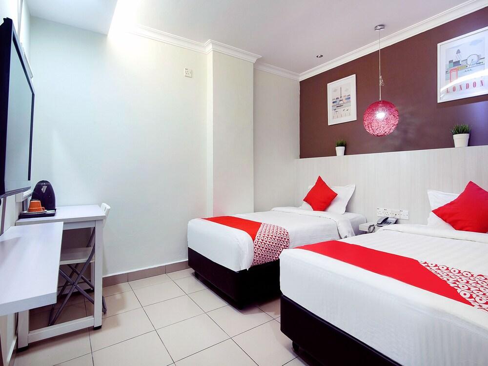 OYO 761 City Hotel Room Type - Standard Twin