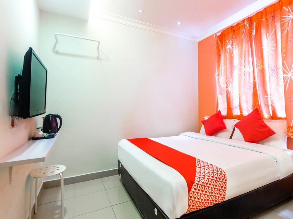 OYO 761 City Hotel Room Type - Deluxe Double