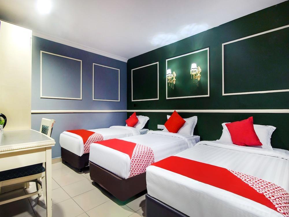 OYO 761 City Hotel Room Type - Superior Suite