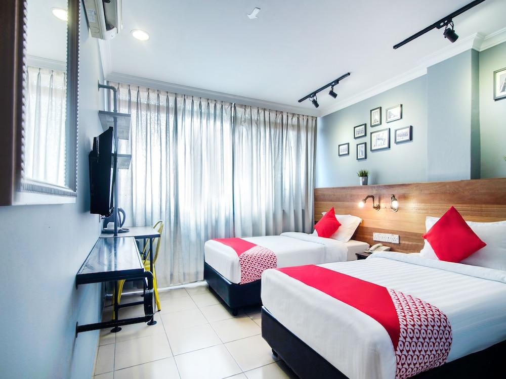OYO 761 City Hotel Room Type - Deluxe Twin